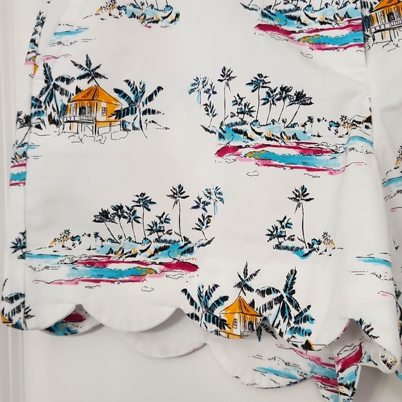 New Crown & Ivy shorts with a beachy Island pattern in perfect condition. - Picture 4 of 14